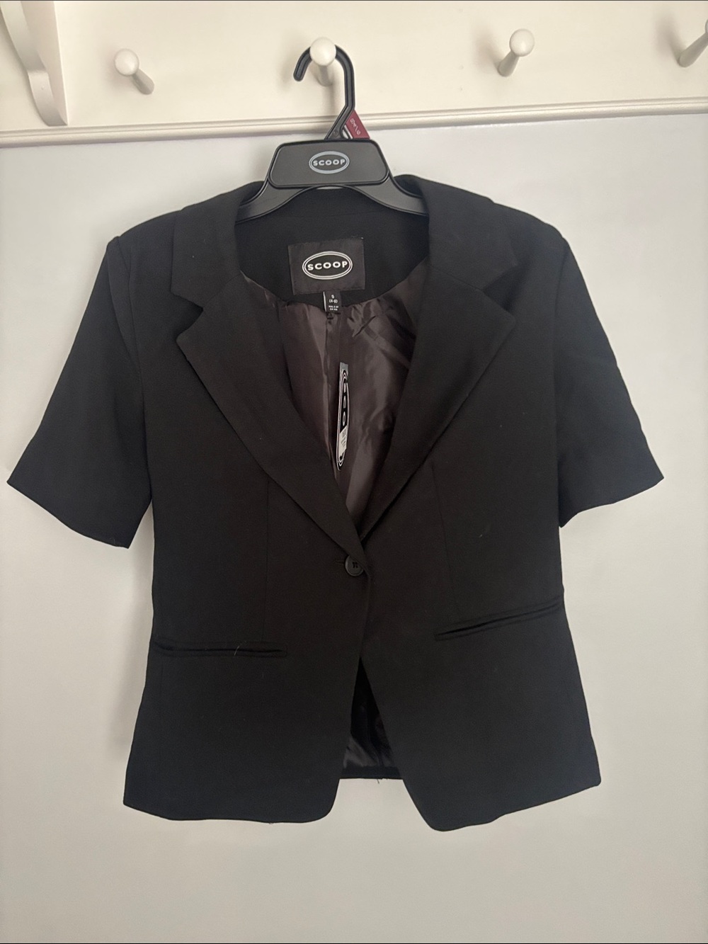 Scoop Black Short-Sleeve Tailored Blazer